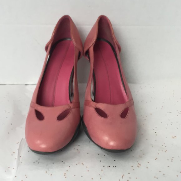 Cole Haan G Series  Barbie Pink Cut out Pump Embroidery  Size 6 Y2K aesthetic - Picture 4 of 7